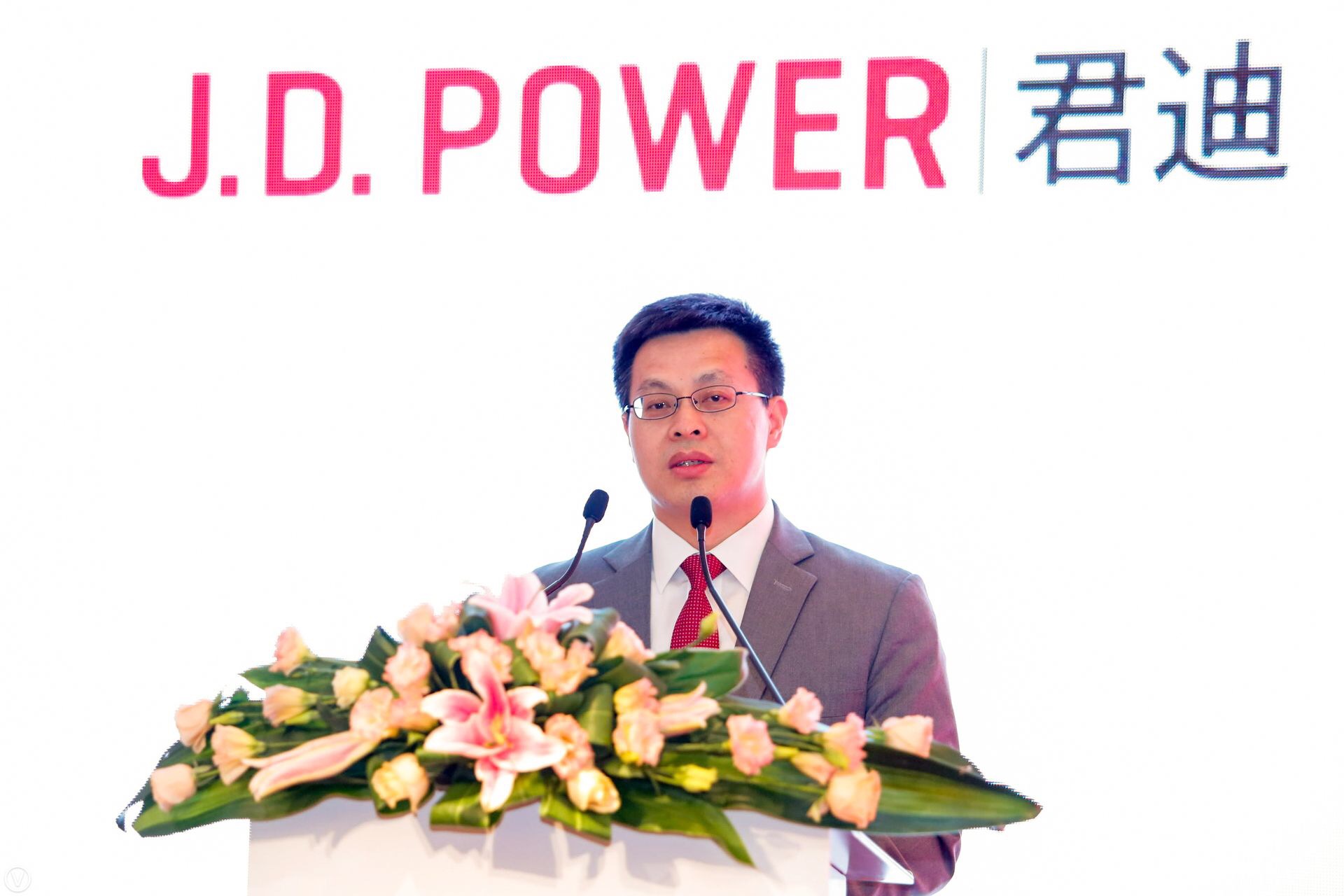 手机银行在中国持续"井喷",客户经理仍旧关键