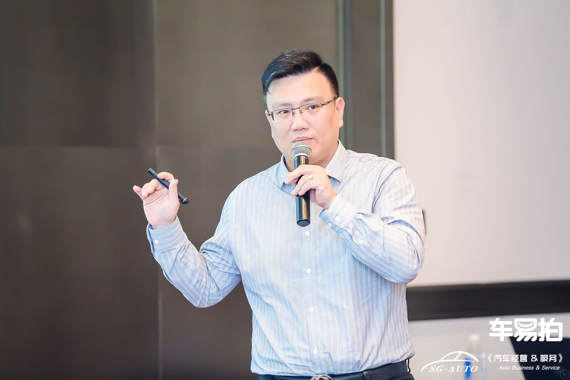 7、中国汽车流通协会“行”认证办公室负责人周经纬.jpg